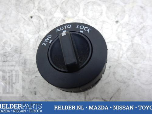 Used Switch NISSAN X-TRAIL I (T30) 2.2 dCi 4x4 (136 hp) 22147731
