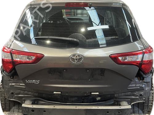 Used Seat buckle TOYOTA YARIS (_P13_) 1.0 (KSP130_, KSP130) (69 hp) 23573226