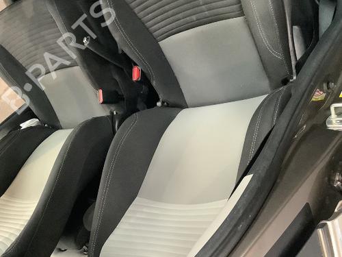Used Right front seat TOYOTA YARIS (_P13_) 1.0 (KSP130_, KSP130) (69 hp) 23573221