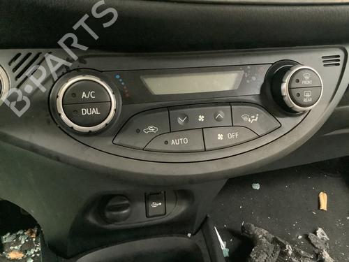 Used Climate control TOYOTA YARIS (_P13_) 1.5 Hybrid (NHP130_) (101 hp) 22171813