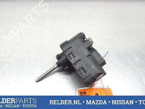 Used Headlight adjuster motor TOYOTA AVENSIS (_T25_) 2.0 D-4D (CDT250_, CDT250R) (116 hp) 22141772