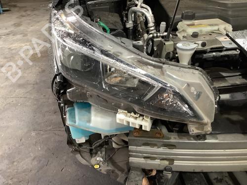 Used Right headlight NISSAN LEAF (ZE1) Electric (218 hp) 30657594