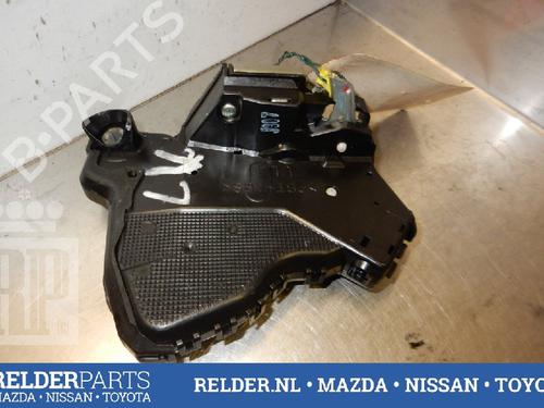 Used Front left lock TOYOTA AVENSIS Estate (_T25_) 2.2 D-CAT (ADT251_, ADT251R) (177 hp) 22135415