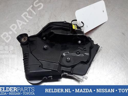 Used Front left lock TOYOTA YARIS (_P13_) 1.5 Hybrid (NHP130_, NHP130) (101 hp) 22160842
