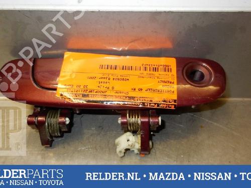 Używane Klamka zewnętrzna drzwi przednich prawych MAZDA PREMACY (CP) 1.9 (CP10P) (114 hp) 22135538
