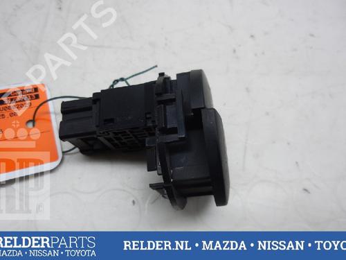 Used Warning switch NISSAN X-TRAIL I (T30) 2.2 dCi 4x4 (136 hp) 22143760