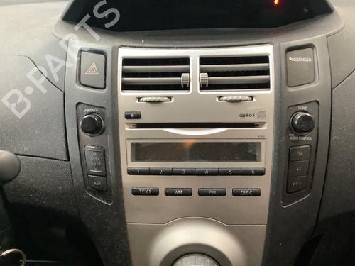 Bilradio TOYOTA YARIS (_P9_) 1.3 VVT-i (SCP90_, SCP90R) (87 hp) 25214528