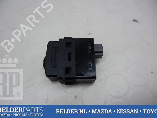Used Switch NISSAN X-TRAIL I (T30) 2.0 4x4 (140 hp) 22141158