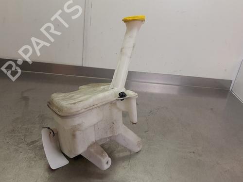 Used Windscreen washer tank TOYOTA YARIS (_P13_) 1.0 (KSP130_, KSP130) (69 hp) 31942705