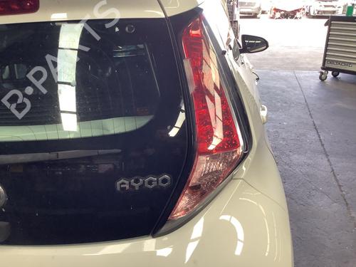 Højre baglygte TOYOTA AYGO (_B4_) 1.0 (KGB40) (69 hp) 28048915