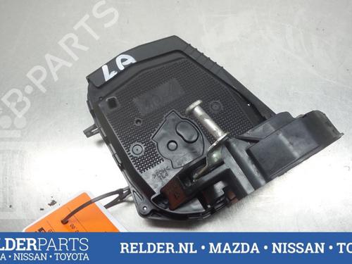 Used Rear left lock TOYOTA YARIS (_P9_) 1.33 VVT-i (NSP90_, NSP90R) (100 hp) 22152084