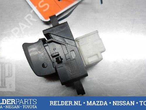 Used Switch NISSAN ALMERA II Hatchback (N16) 1.8 (114 hp) 22136312