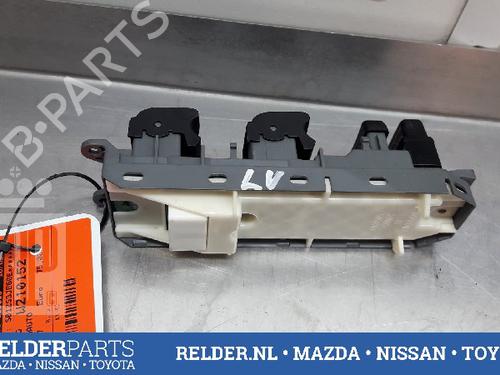 Used Switch TOYOTA AURIS Estate (_E18_) 1.8 Hybrid (ZWE186_, ZWE186R, ZWE186H) (136 hp) 22161804