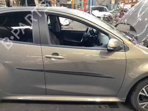 Used Right front door TOYOTA YARIS (_P21_, _PA1_, _PH1_) 1.5 Hybrid (MXPH10, MXPH11) (116 hp) 30052264
