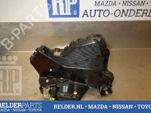 Used Front left lock TOYOTA AVENSIS Saloon (_T25_) 1.8 VVT-i (ZZT251_, ZZT251R) (129 hp) 22139874
