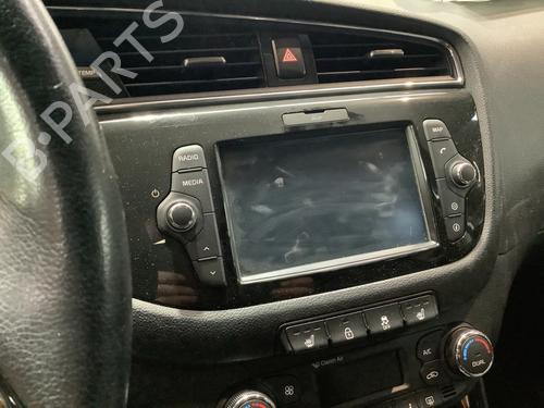 Used Radio KIA CEE'D Sportswagon (JD) 1.4 MPI (101 hp) 32221046