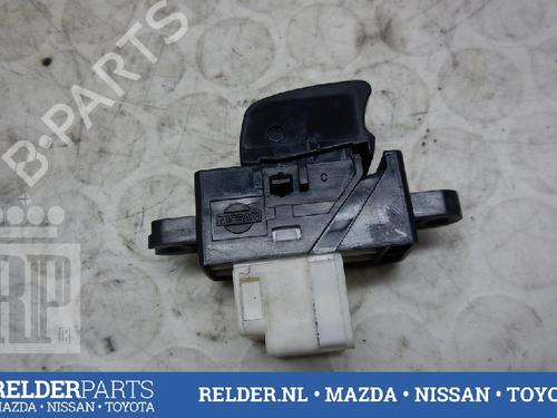 Used Switch NISSAN X-TRAIL I (T30) 2.2 dCi 4x4 (136 hp) 22147194