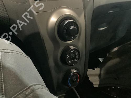 Used Climate control TOYOTA YARIS (_P9_) 1.0 VVT-i (KSP90_, KSP90R) (69 hp) 31571258