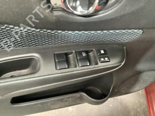 switch-nissan-note-e12-2012-26460444 main image