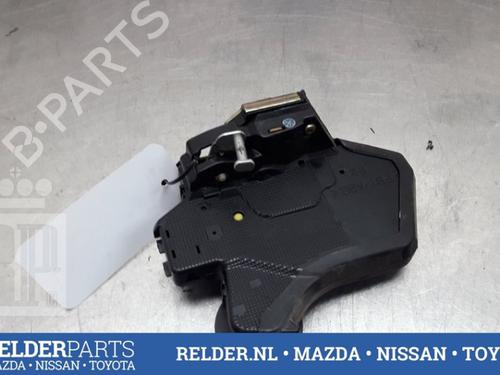 Used Rear right lock TOYOTA COROLLA Verso (_E12_) 2.0 D-4D (CDE120_, CDE120R) (90 hp) 22159049
