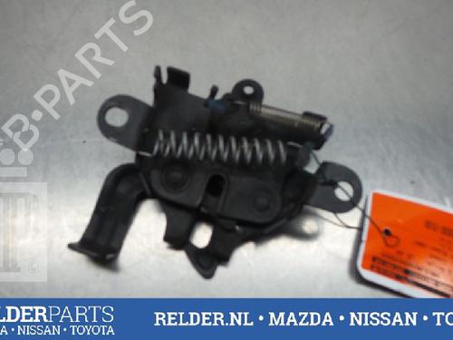 Serrure capot TOYOTA YARIS (_P9_) 1.3 VVT-i (SCP90_, SCP90R) (87 hp) 22146832