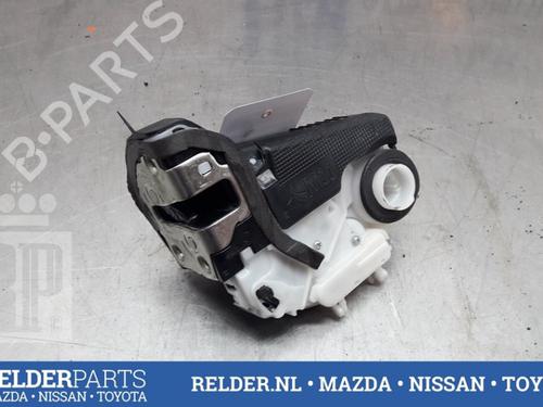 Used Rear left lock TOYOTA YARIS (_P13_) 1.5 Hybrid (NHP130_) (101 hp) 22158770