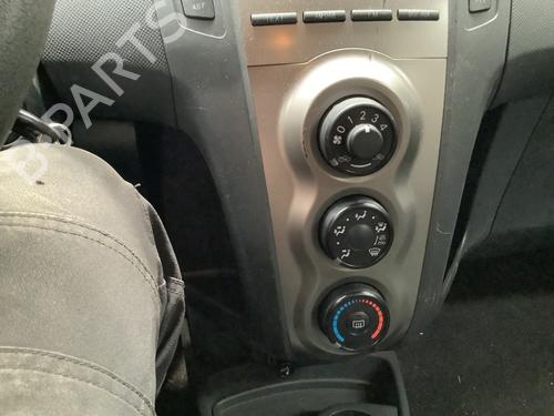 AC Styreenhet / Manøvreringsenhet TOYOTA YARIS (_P9_) 1.0 VVT-i (KSP90_, KSP90R) (69 hp) 28440469