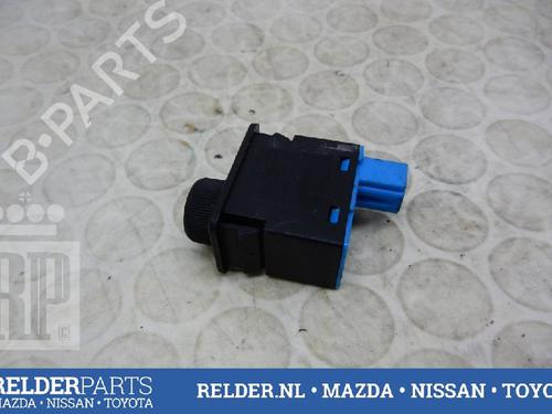 Used Switch NISSAN PRIMERA Hatchback (P12) 1.8 (115 hp) 22142209