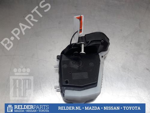 Used Rear right lock TOYOTA YARIS (_P13_) 1.3 (NSP130_, NSP130) (99 hp) 22154816
