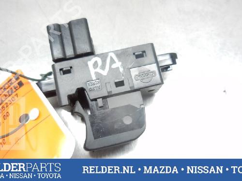 Used Switch NISSAN NOTE (E11, NE11) 1.5 dCi (90 hp) 22142911