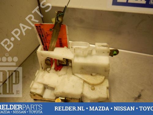 Used Rear right lock TOYOTA AVENSIS (_T22_) 1.8 i (AT221_, AT221R) (110 hp) 22136818