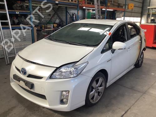Washer pump TOYOTA PRIUS (_W3_) 1.8 Hybrid (ZVW30) | BP22165752E24 