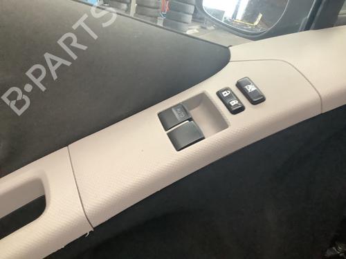 Used Switch TOYOTA YARIS (_P9_) 1.33 VVT-i (NSP90_, NSP90R) (100 hp) 23336644