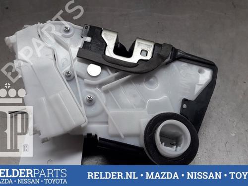 Front left lock TOYOTA YARIS (_P13_) 1.5 Hybrid (NHP130_, NHP130) | BP22160410C98 