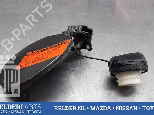 Used Fuel flap TOYOTA YARIS (_P13_) 1.5 Hybrid (NHP130_, NHP130) (101 hp) 22160413