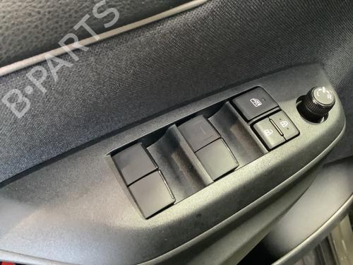Used Switch TOYOTA YARIS (_P21_, _PA1_, _PH1_) 1.5 Hybrid (MXPH10, MXPH11) (116 hp) 30052234