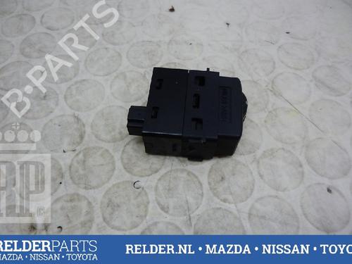 Used Switch NISSAN MICRA III (K12) 1.2 16V (65 hp) 22139352