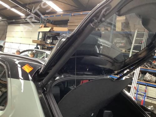 Used Tailgate lift support Tailgate lift support TOYOTA YARIS CROSS (MXP_) 1.5 Hybrid AWD-i (MXPJ16) (131 hp) 40443971 40443971