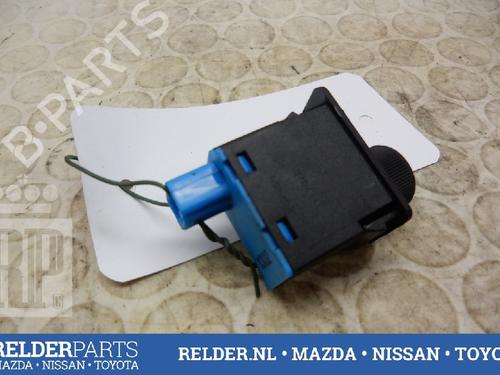 Used Switch NISSAN PRIMERA (P12) 1.6 (106 hp) 22148985