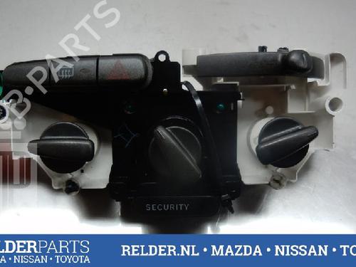 AC Styreenhet / Manøvreringsenhet TOYOTA YARIS VERSO (_P2_) 1.3 (NCP20_, NCP22_, NCP20R, NCP22R) (86 hp) 22136099