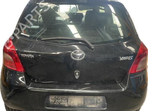 Used Rear wiper motor TOYOTA YARIS (_P9_) 1.3 VVT-i (SCP90_, SCP90R) (87 hp) 28017214