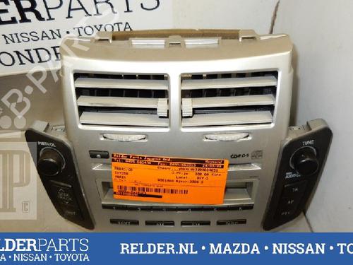 Used Radio TOYOTA YARIS (_P9_) 1.3 VVT-i (SCP90_, SCP90R) (87 hp) 22135235