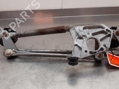 Used Front wipers mechanism TOYOTA YARIS (_P9_) 1.3 VVT-i (SCP90_, SCP90R) (87 hp) 24178486