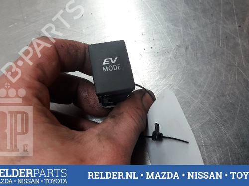 Used Switch TOYOTA YARIS (_P13_) 1.5 Hybrid (NHP130_) (101 hp) 22159273