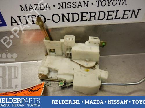 Used Front right lock TOYOTA AVENSIS (_T22_) 1.6 i (AT220_, AT220R) (110 hp) 22134345