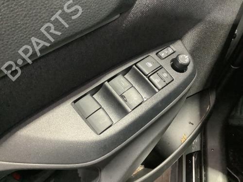 Used Switch Switch TOYOTA YARIS CROSS (MXP_) 1.5 Hybrid AWD-i (MXPJ16) (131 hp) 40443950 40443950