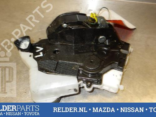 Used Front left lock TOYOTA YARIS (_P9_) 1.33 VVT-i (NSP90_, NSP90R) (100 hp) 22136839