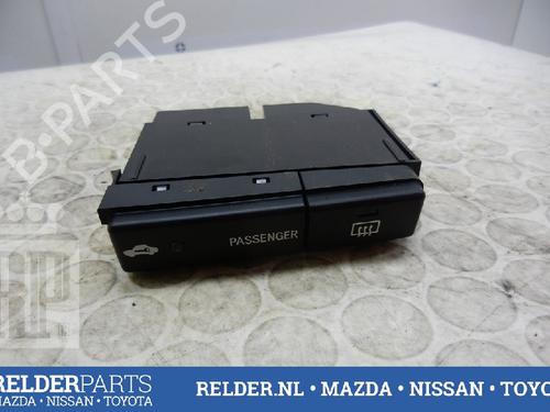 Used Switch TOYOTA AVENSIS (_T25_) 2.0 D-4D (CDT250_, CDT250R) (116 hp) 22144356