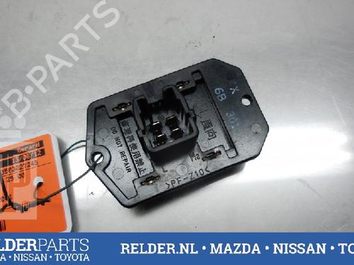 Used Heater resistor TOYOTA YARIS (_P1_) 1.3 (NCP10, SCP12_) (86 hp) 22140520