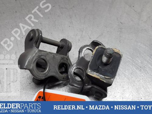 Used Hinge/Door check strap TOYOTA YARIS (_P13_) 1.5 Hybrid (NHP130_, NHP130) (101 hp) 22160419